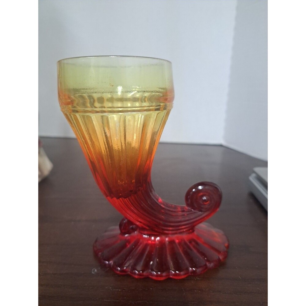 Vintage Jeanette Glass Amberina Cornucopia Vase